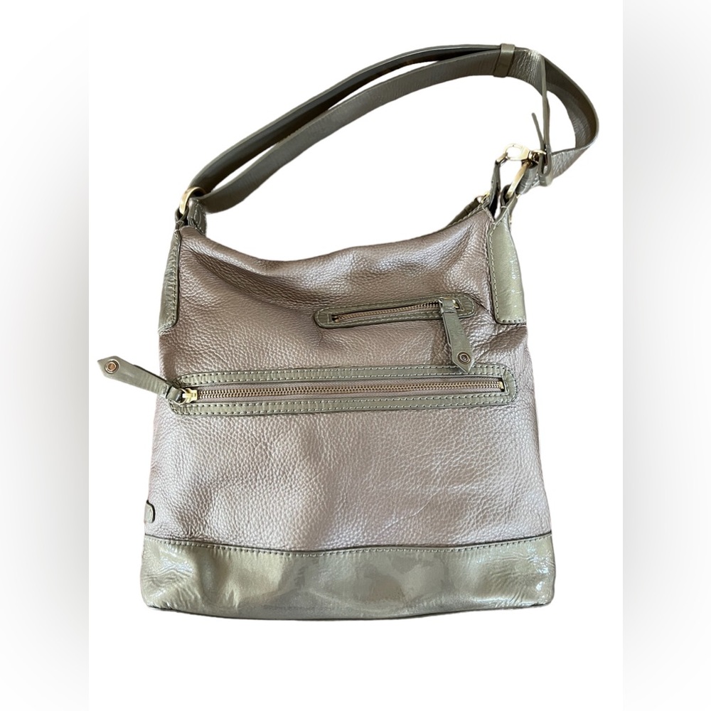 🌸Vintage Cole Haan pebble leather. Metallic pewter with brass hardware🌸